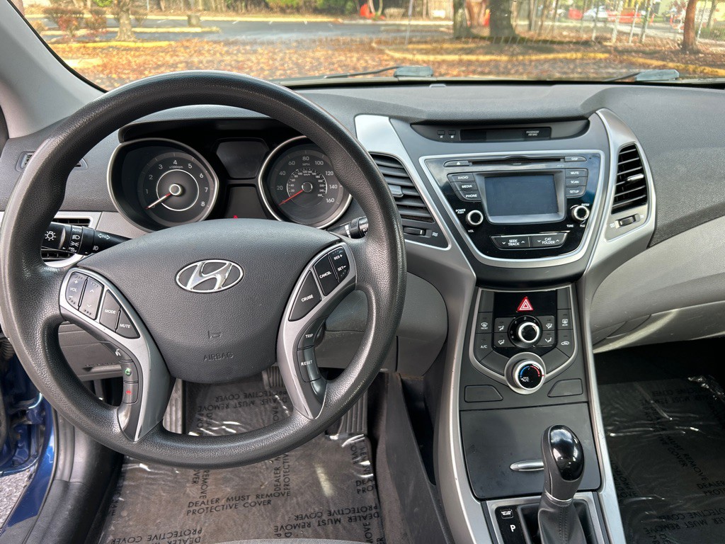 2016 Hyundai Elantra Image 11
