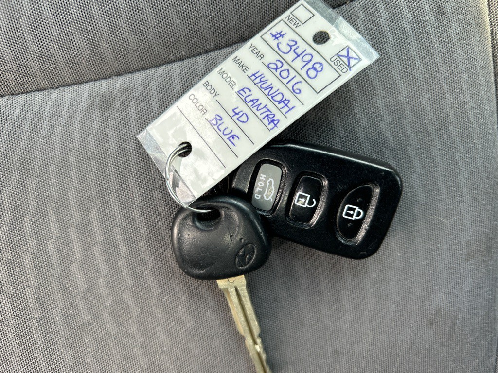 2016 Hyundai Elantra Image 13