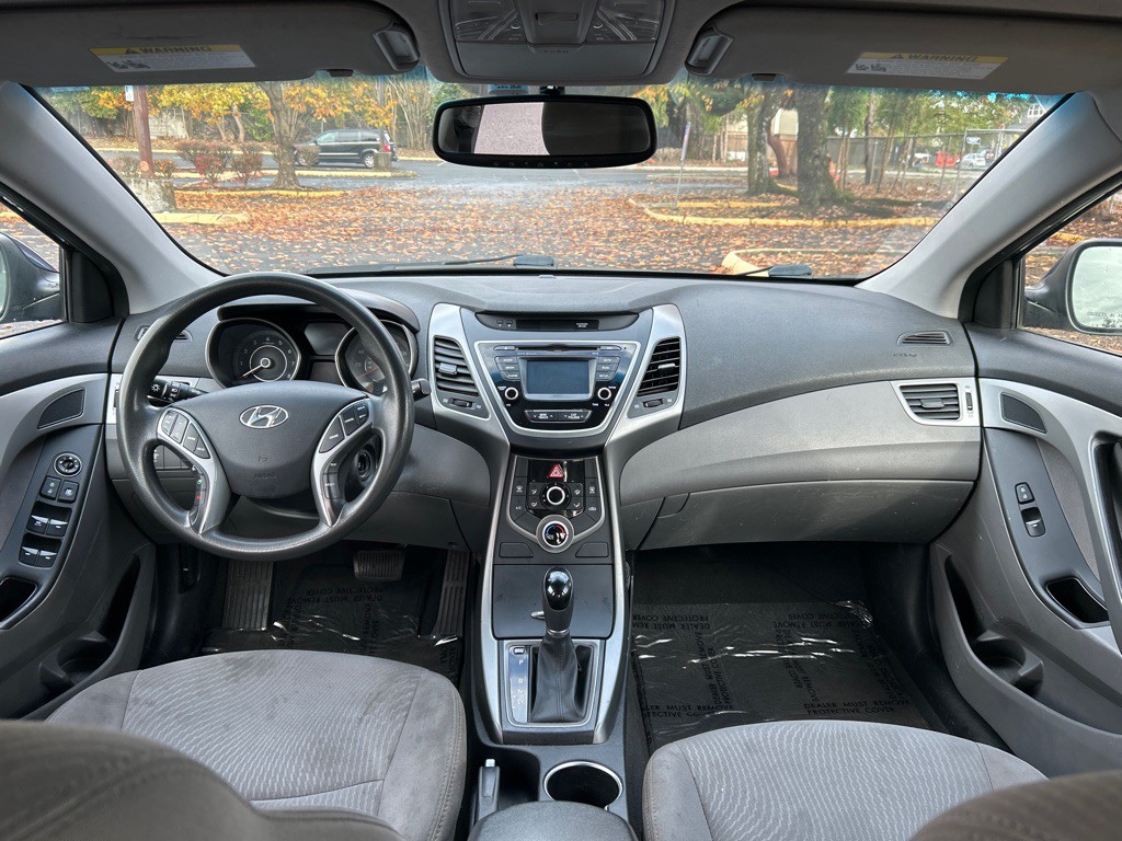 2016 Hyundai Elantra Image 16
