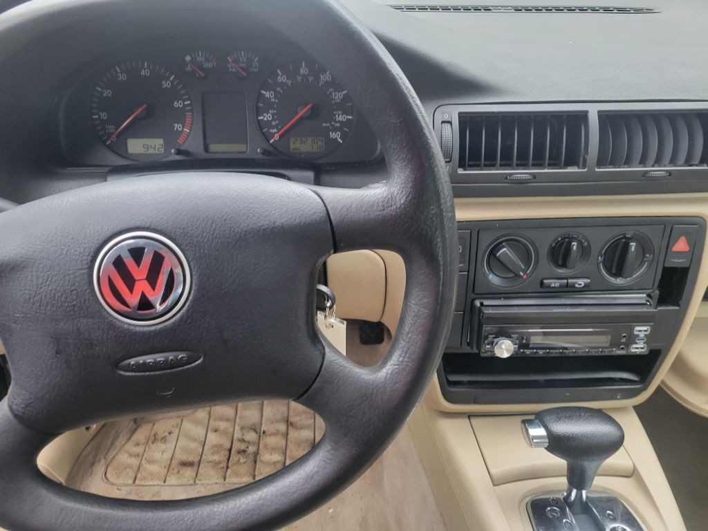 1998 Volkswagen Passat Image 11