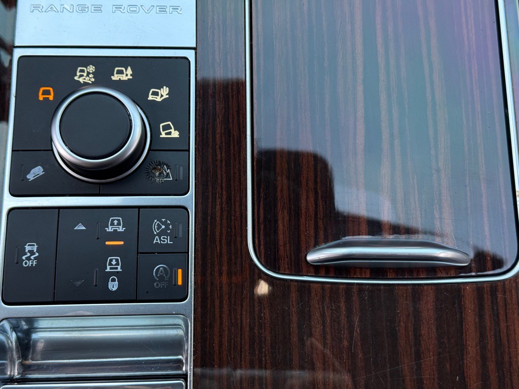 2016 Land Rover Range Rover Image 18