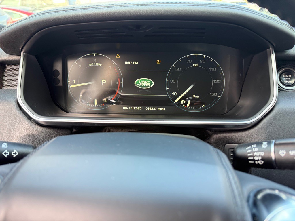 2016 Land Rover Range Rover Image 21