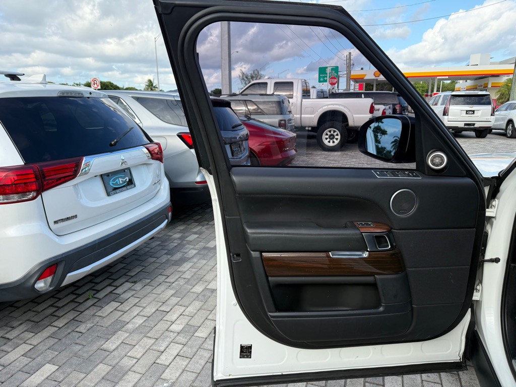 2016 Land Rover Range Rover Image 28