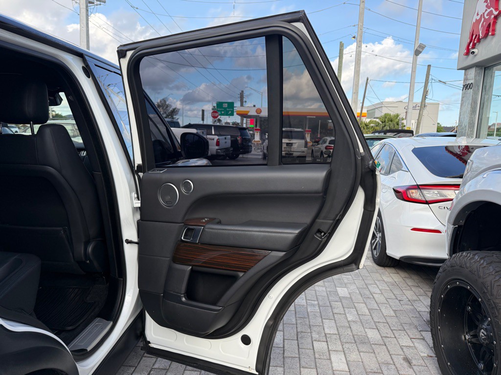 2016 Land Rover Range Rover Image 30