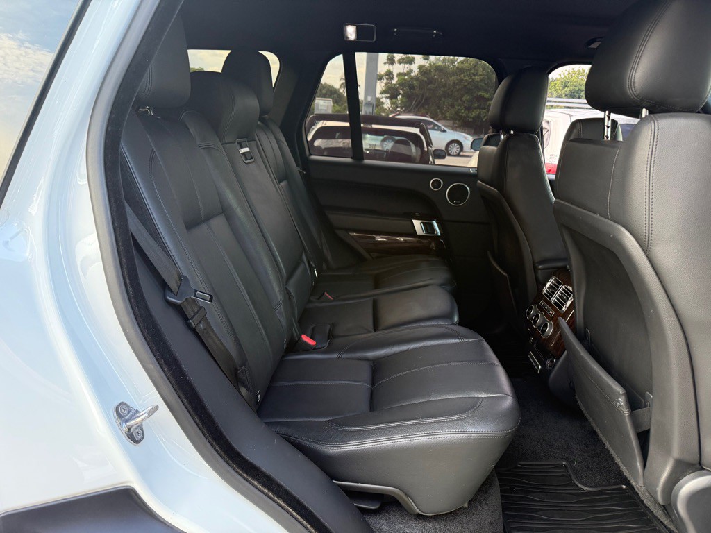 2016 Land Rover Range Rover Image 31