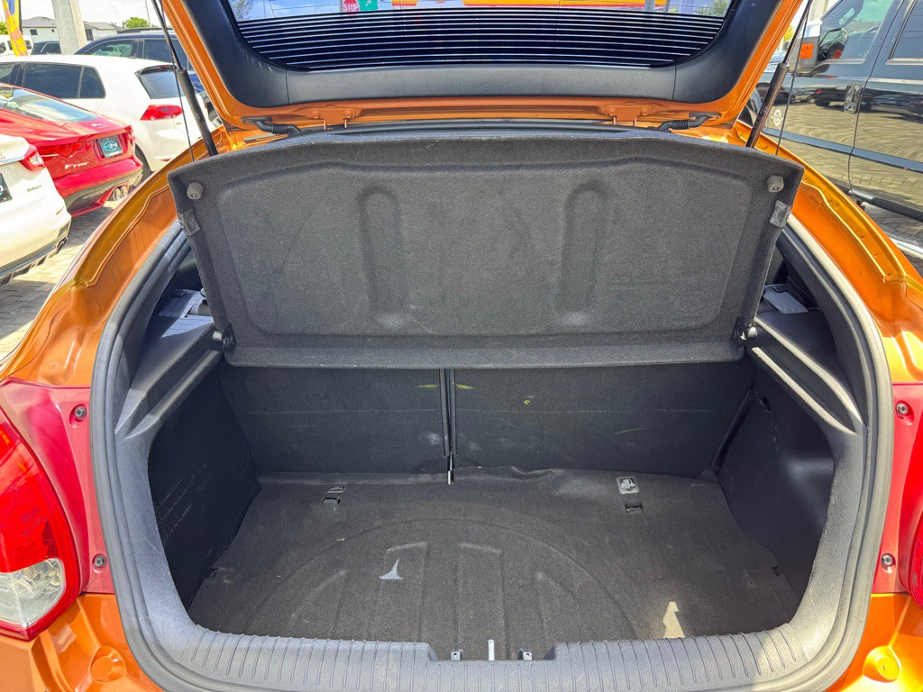 2016 Hyundai Veloster Image 8