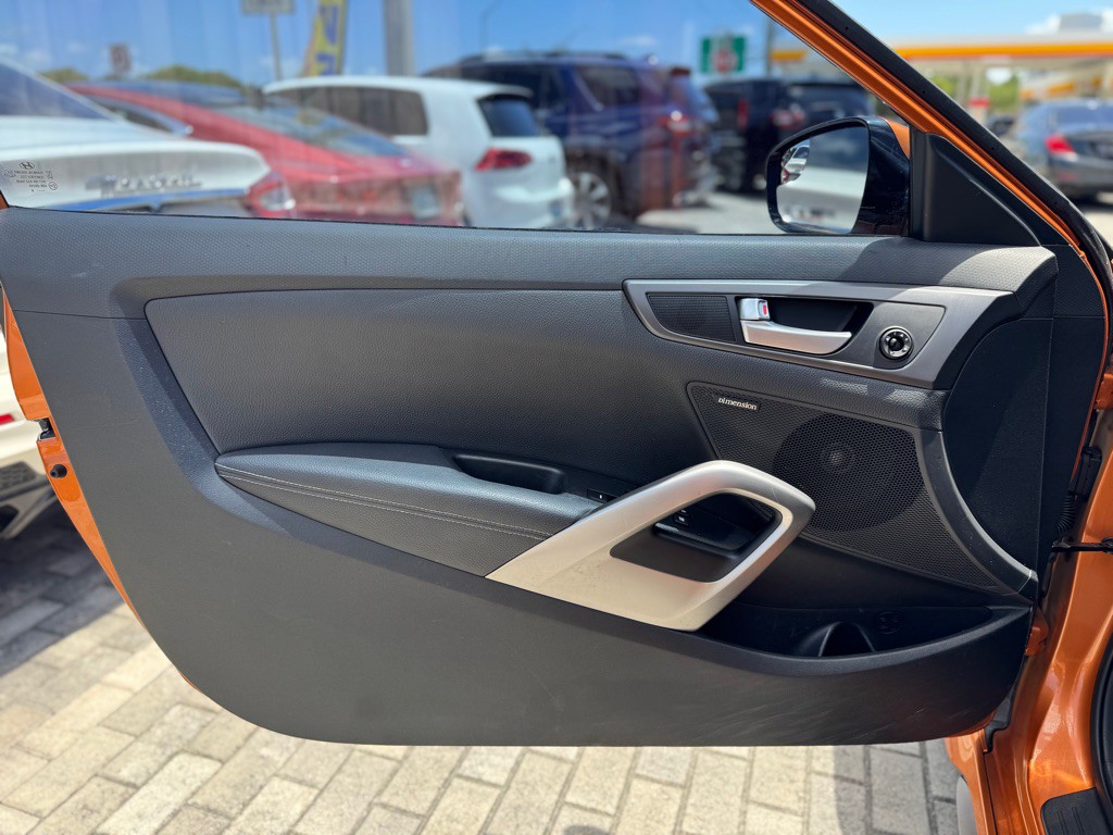 2016 Hyundai Veloster Image 10