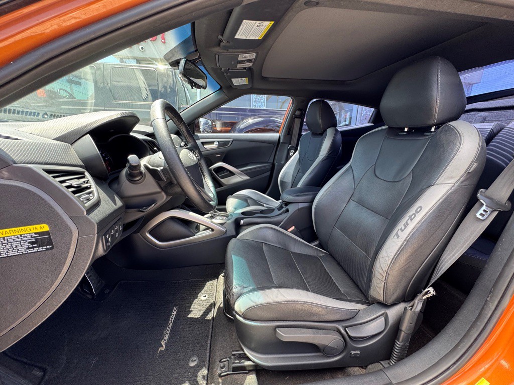 2016 Hyundai Veloster Image 11
