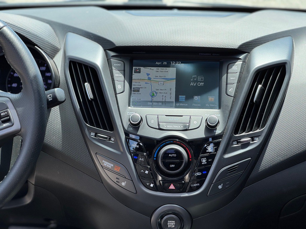 2016 Hyundai Veloster Image 15