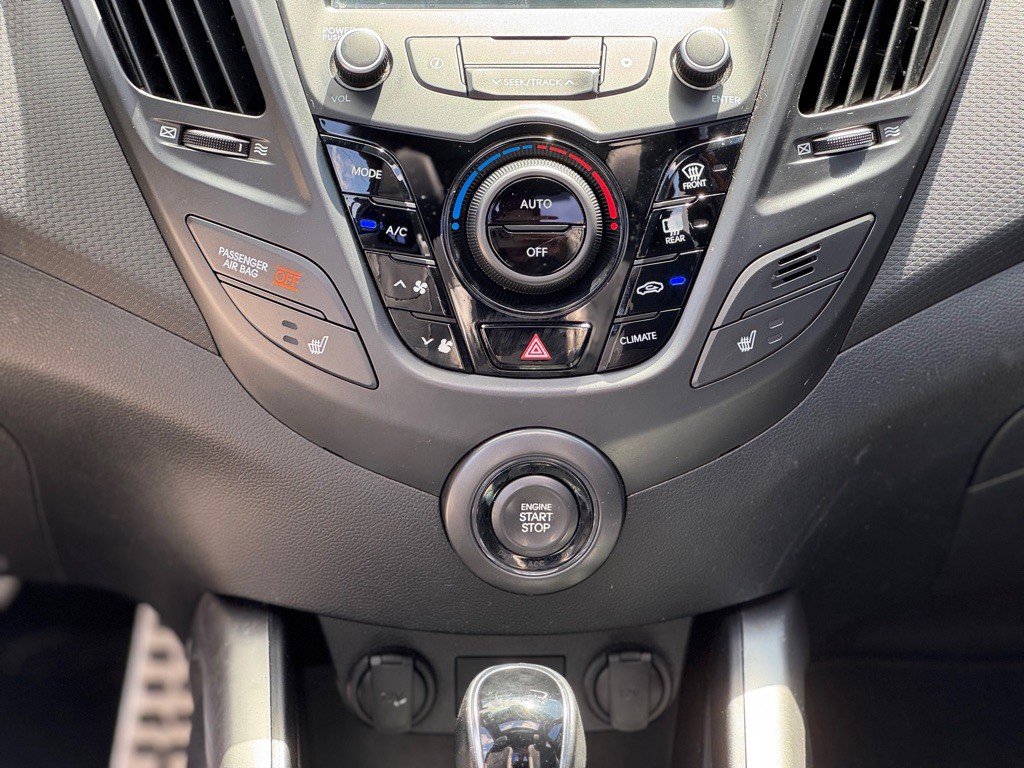 2016 Hyundai Veloster Image 17