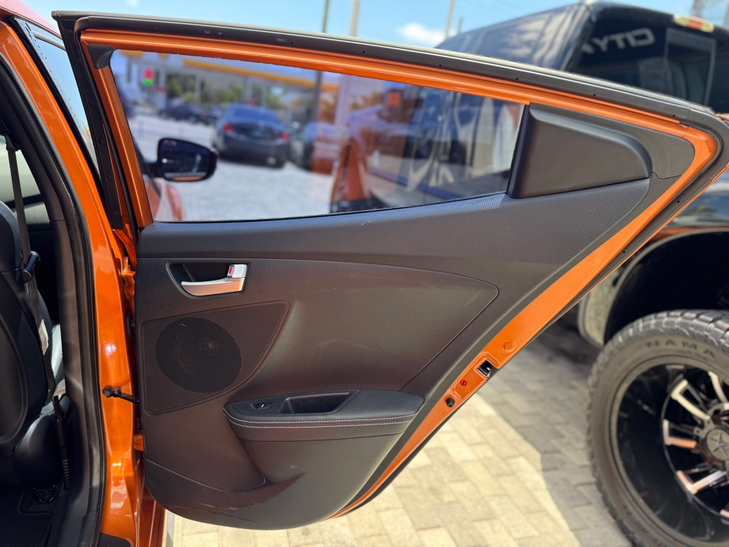 2016 Hyundai Veloster Image 21