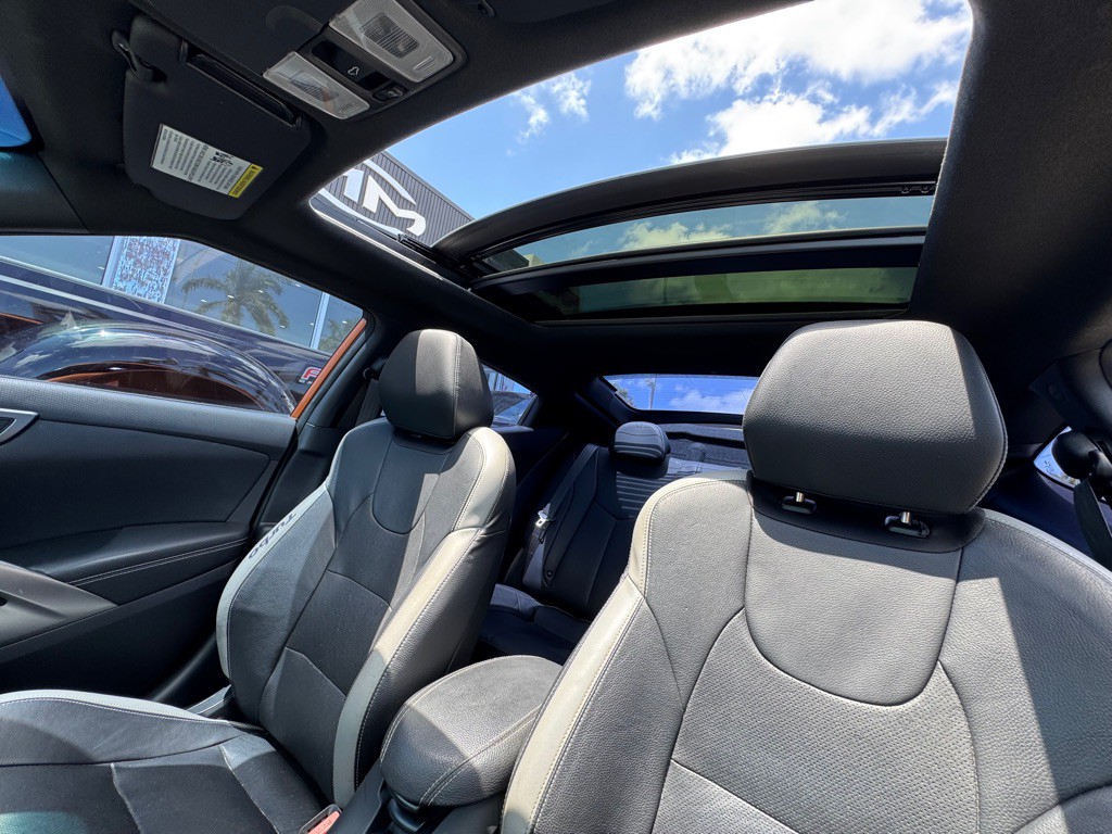 2016 Hyundai Veloster Image 23