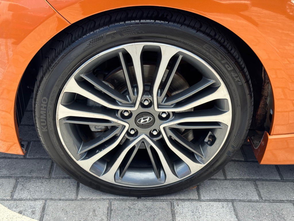 2016 Hyundai Veloster Image 24