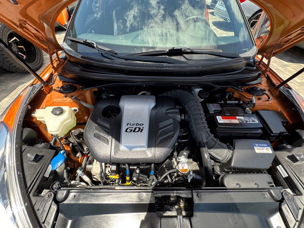 2016 Hyundai Veloster Image 25