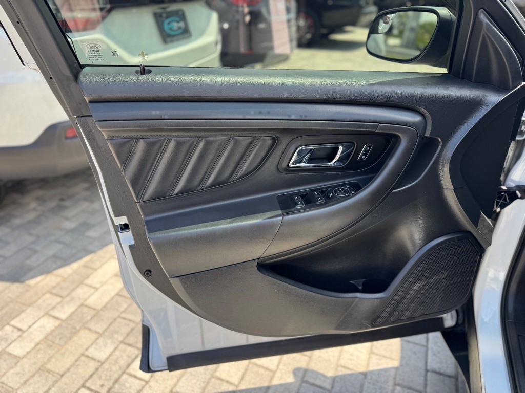 2017 Ford Taurus Image 9