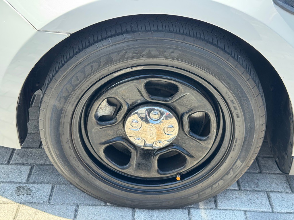 2017 Ford Taurus Image 19