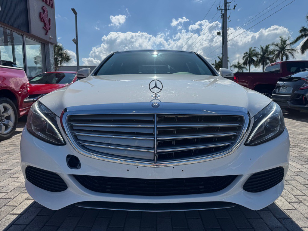 2015 Mercedes-Benz C-Class Image 2
