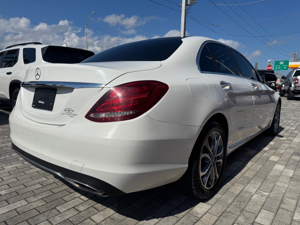 2015 Mercedes-Benz C-Class Image 9