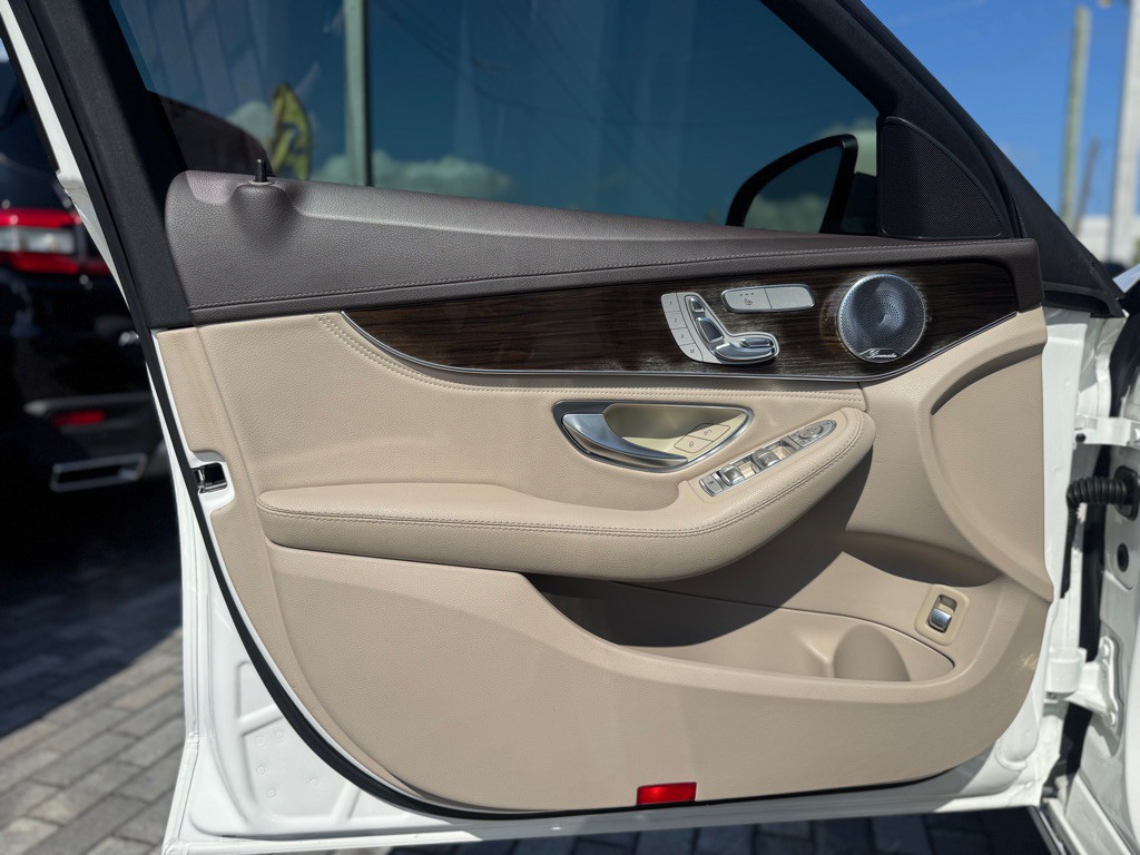 2015 Mercedes-Benz C-Class Image 10