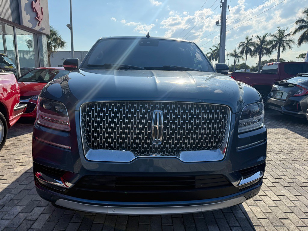 2019 Lincoln Navigator Image 2