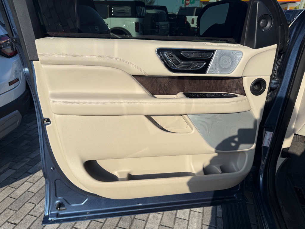2019 Lincoln Navigator Image 23