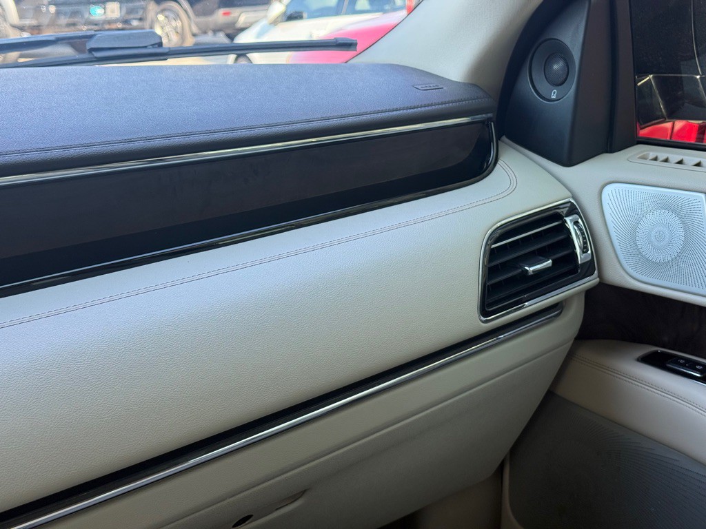 2019 Lincoln Navigator Image 19