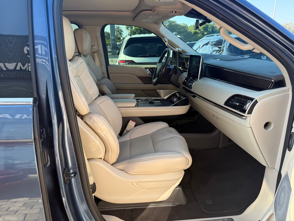 2019 Lincoln Navigator Image 27