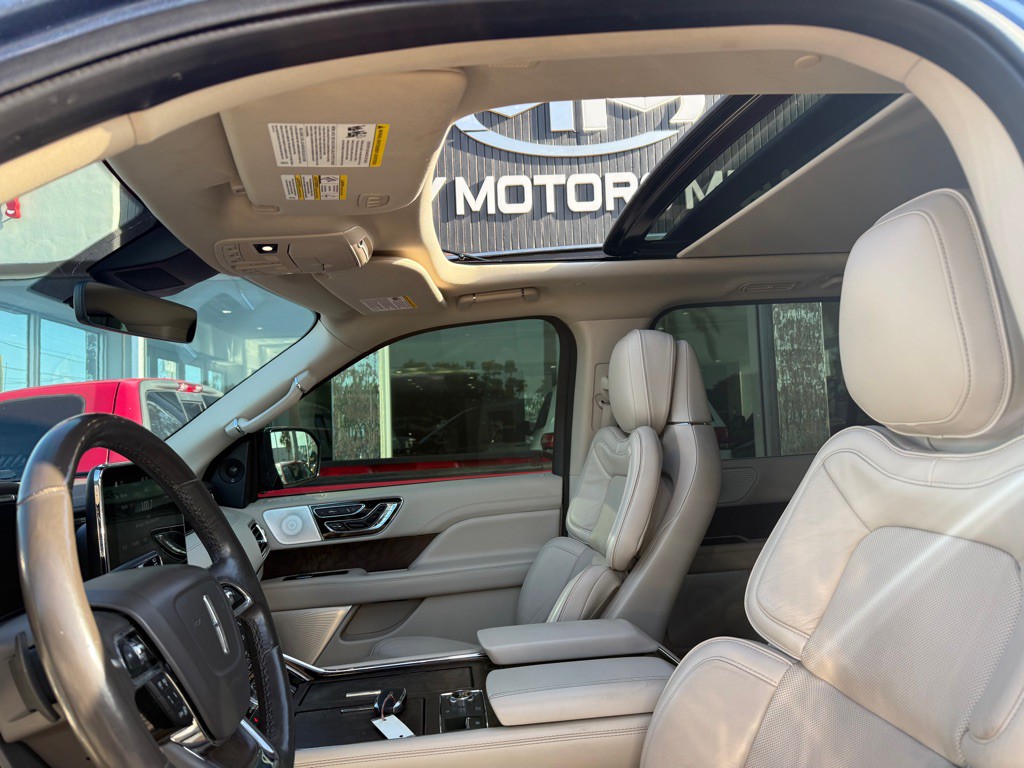 2019 Lincoln Navigator Image 30