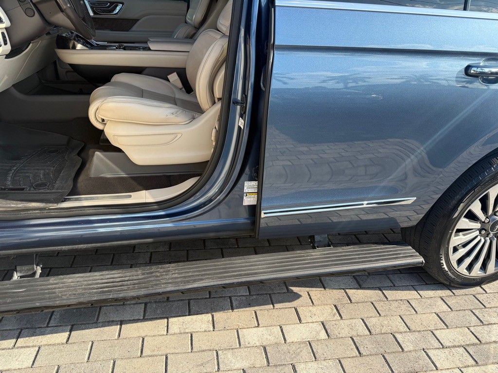 2019 Lincoln Navigator Image 33