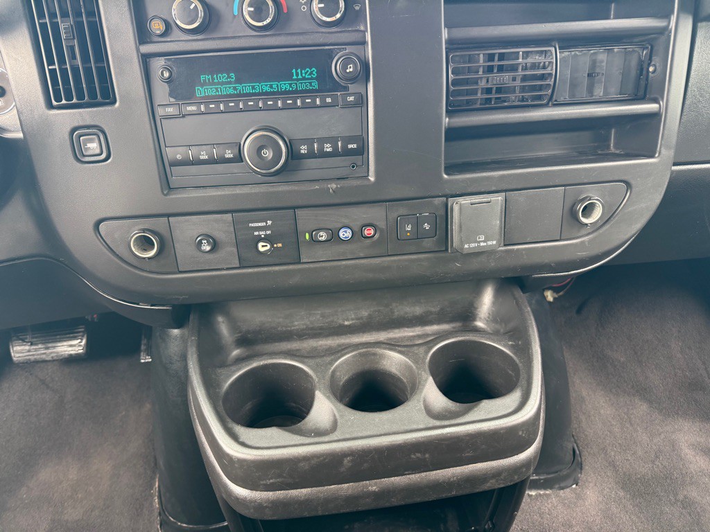 2020 Chevrolet Express Image 17