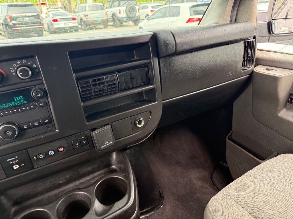 2020 Chevrolet Express Image 19