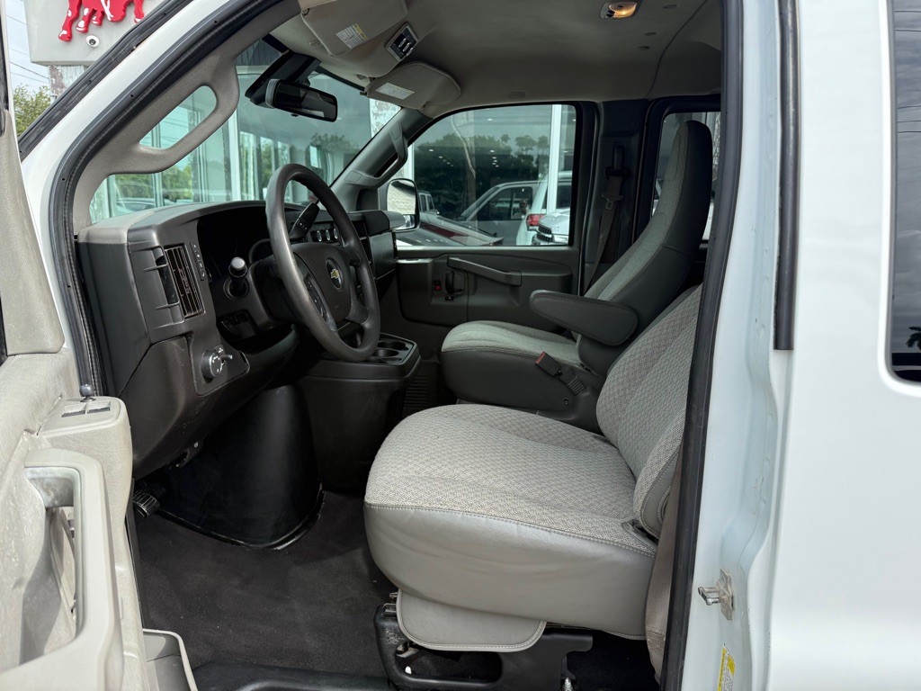 2020 Chevrolet Express Image 20