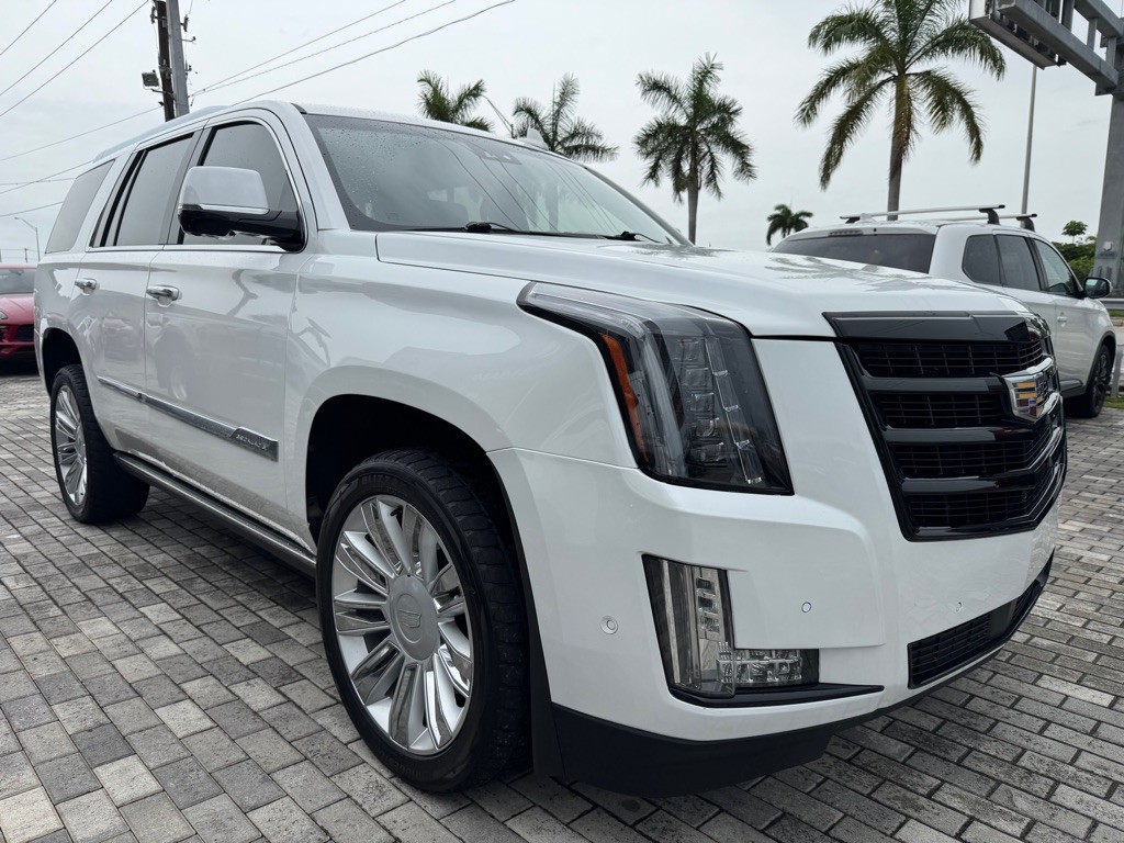 2019 Cadillac Escalade Image 1