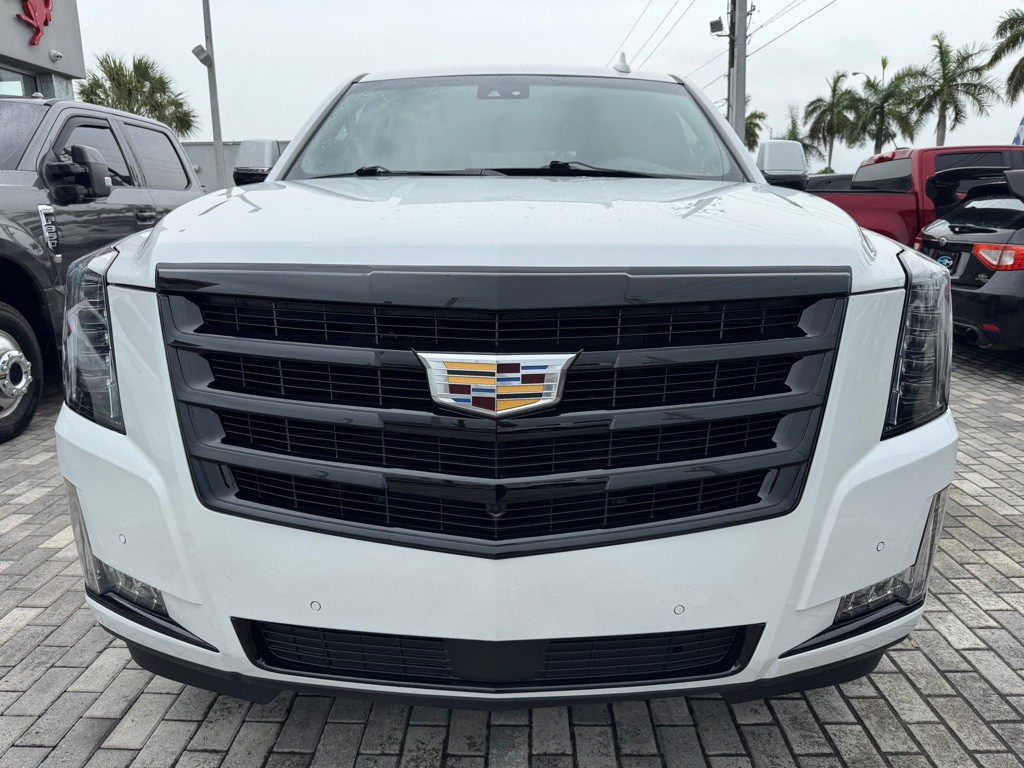 2019 Cadillac Escalade Image 2