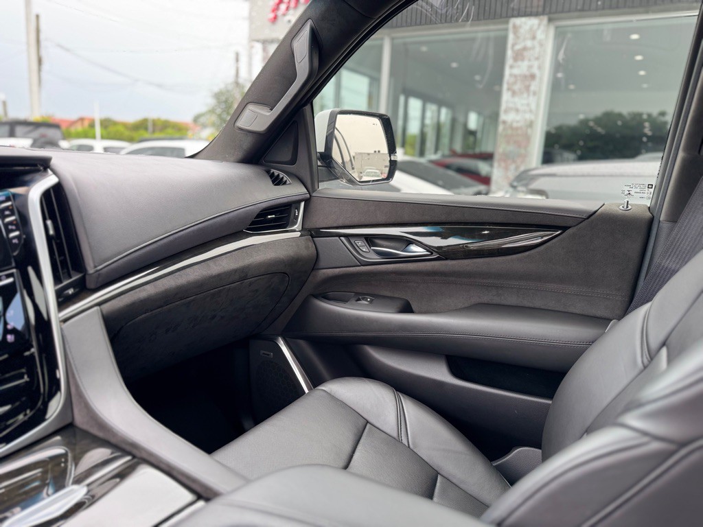 2019 Cadillac Escalade Image 18