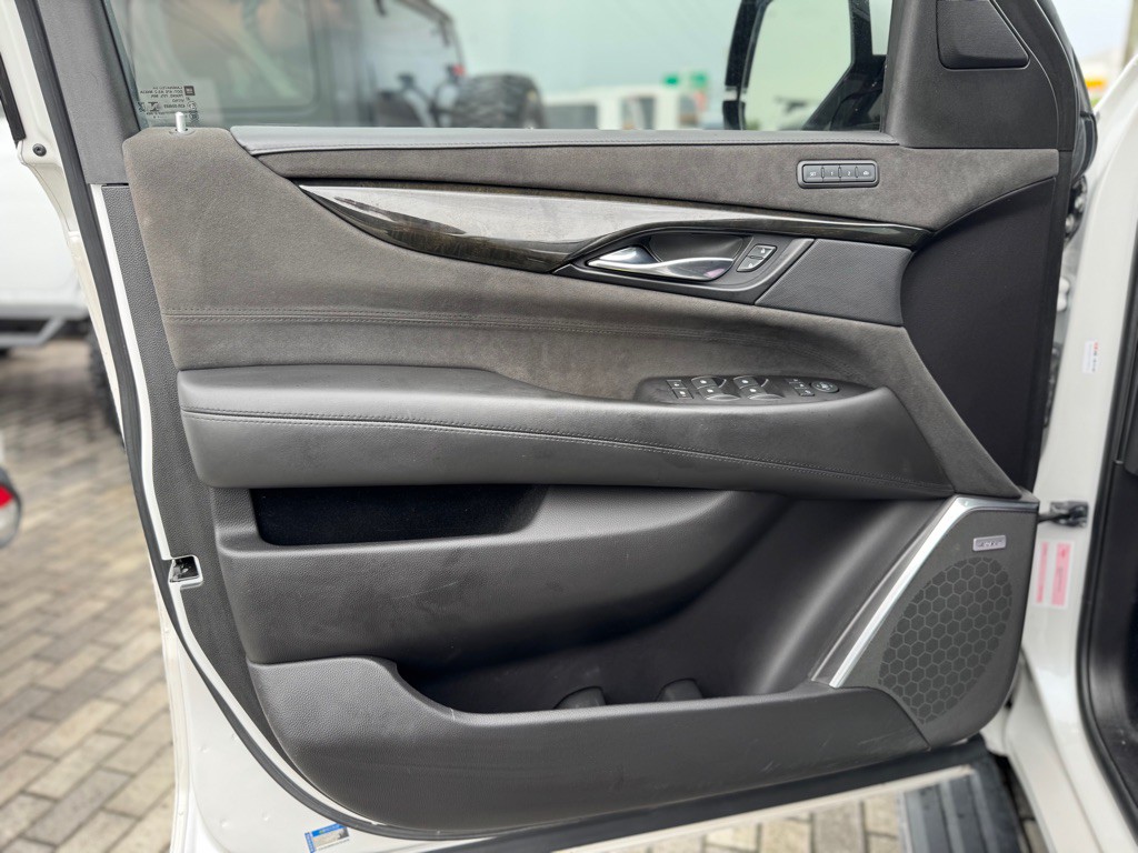 2019 Cadillac Escalade Image 12