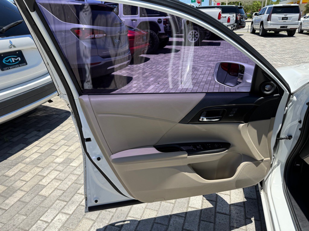 2015 Honda Accord Image 30