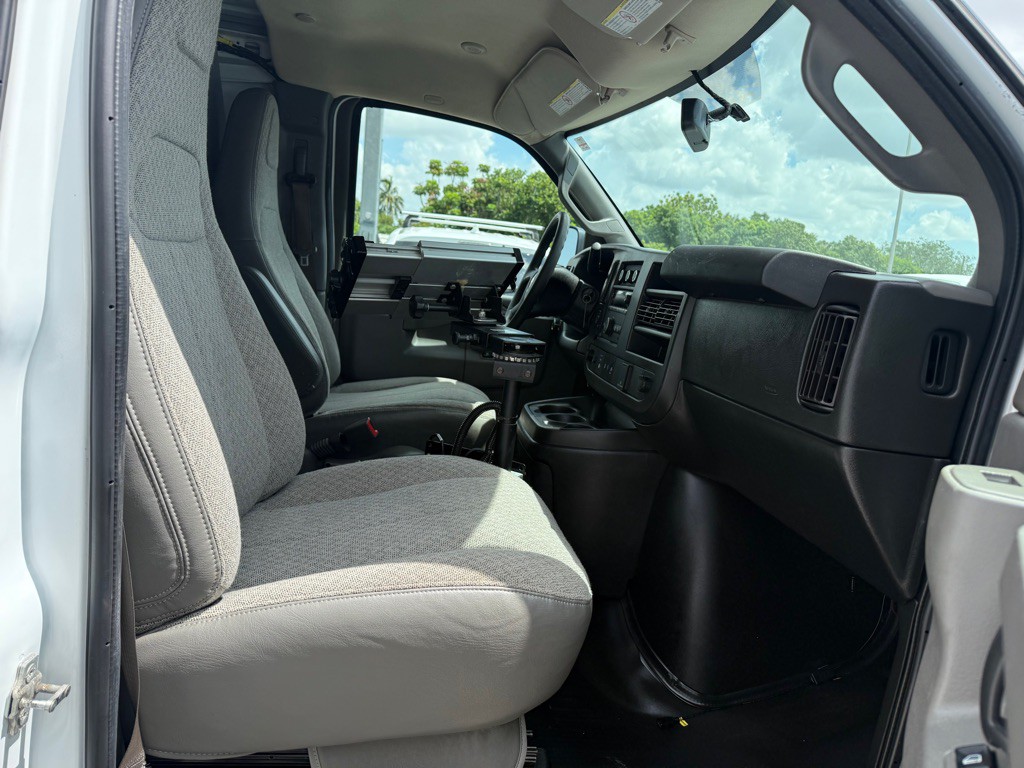 2021 Chevrolet Express Image 16