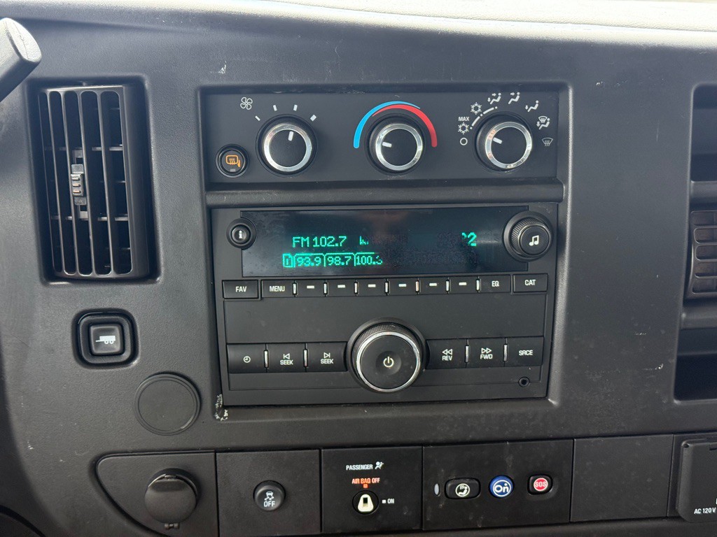 2021 Chevrolet Express Image 21
