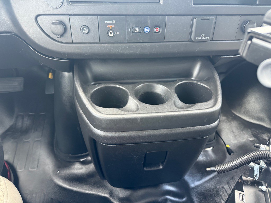 2021 Chevrolet Express Image 22