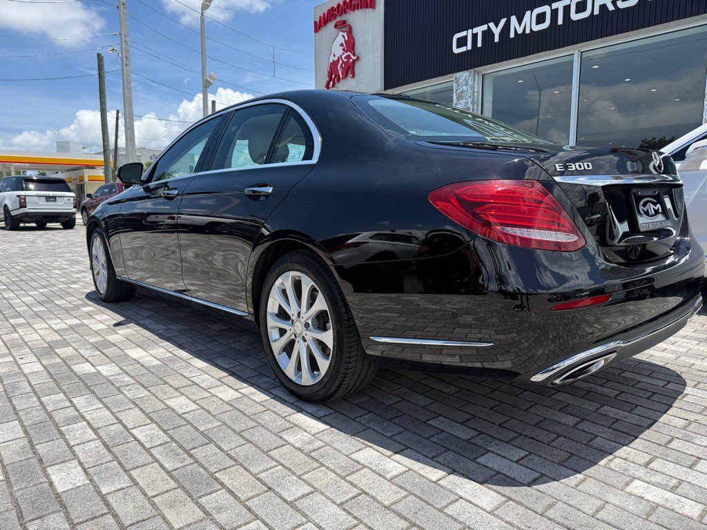 2017 Mercedes-Benz E-Class Image 5