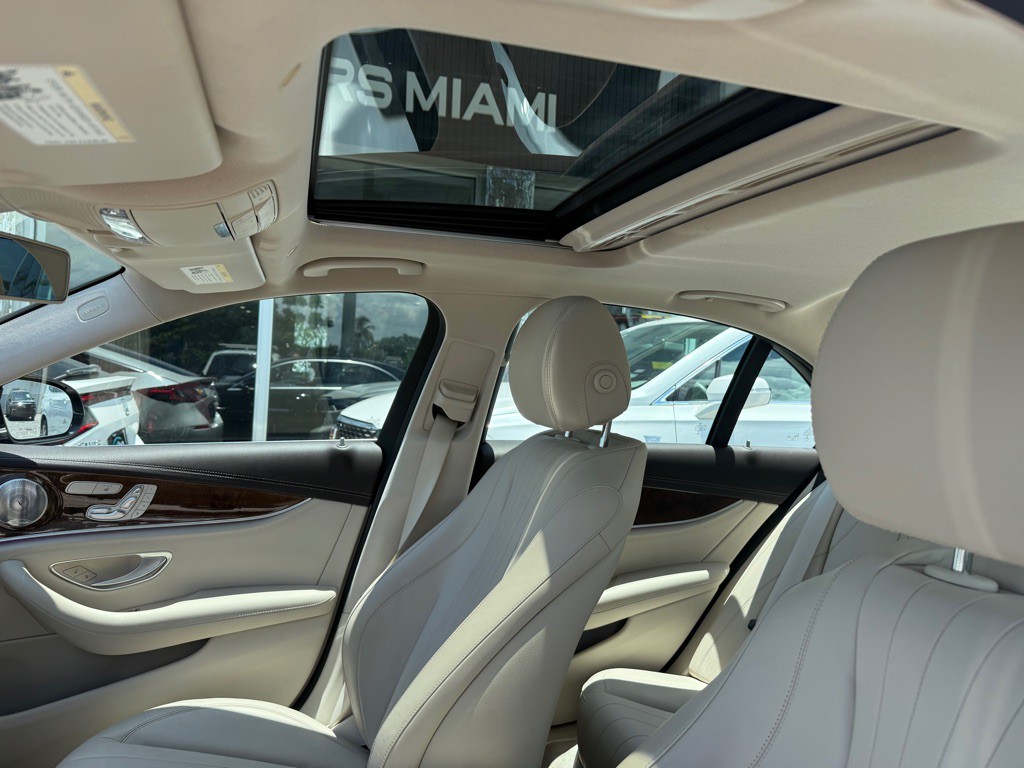 2017 Mercedes-Benz E-Class Image 17