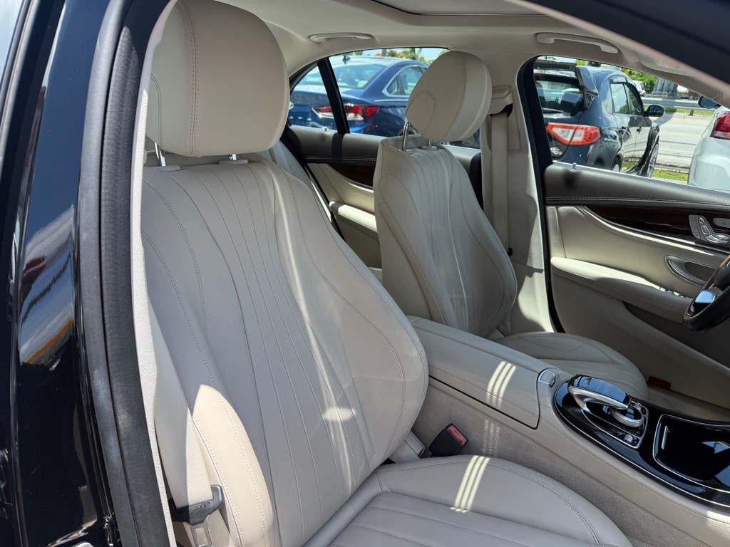 2017 Mercedes-Benz E-Class Image 22