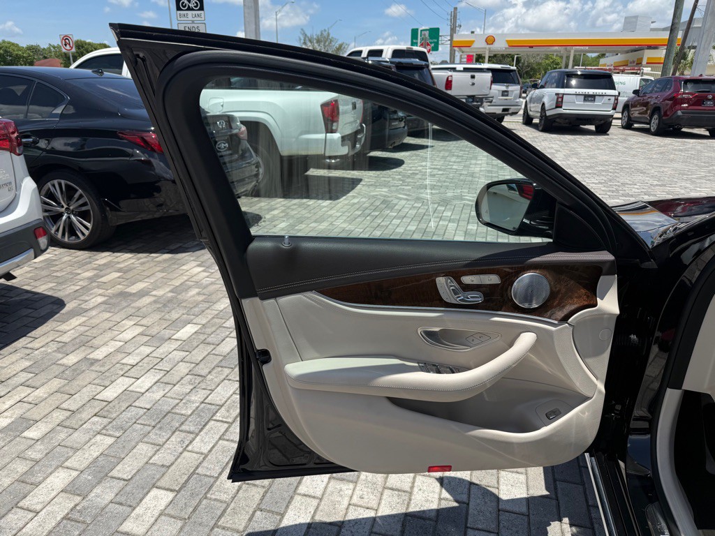 2017 Mercedes-Benz E-Class Image 23