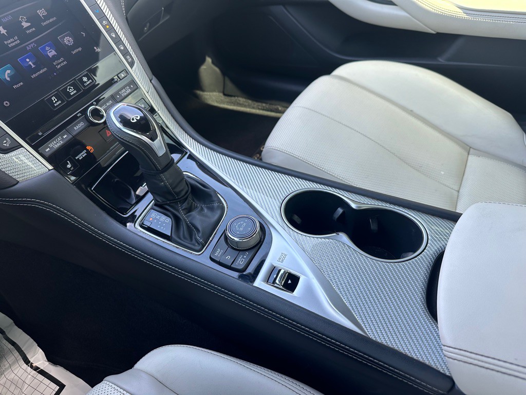 2018 INFINITI Q60 Image 17
