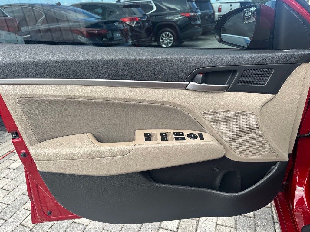 2019 Hyundai Elantra Image 9