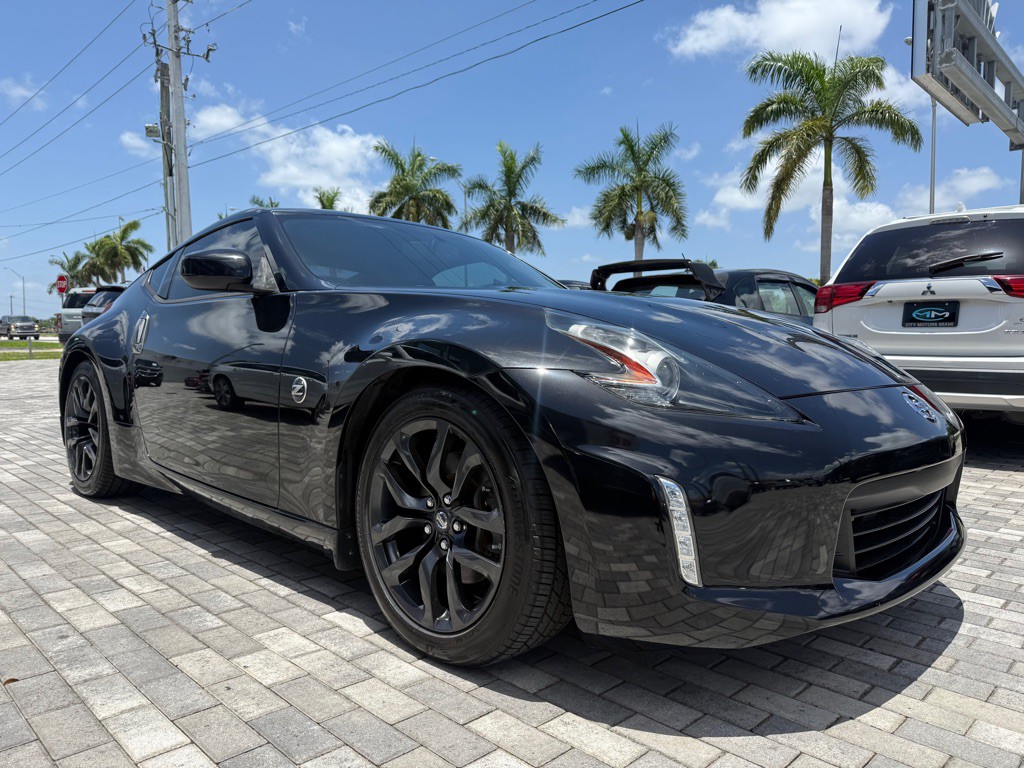 2018 Nissan 370Z Image 1