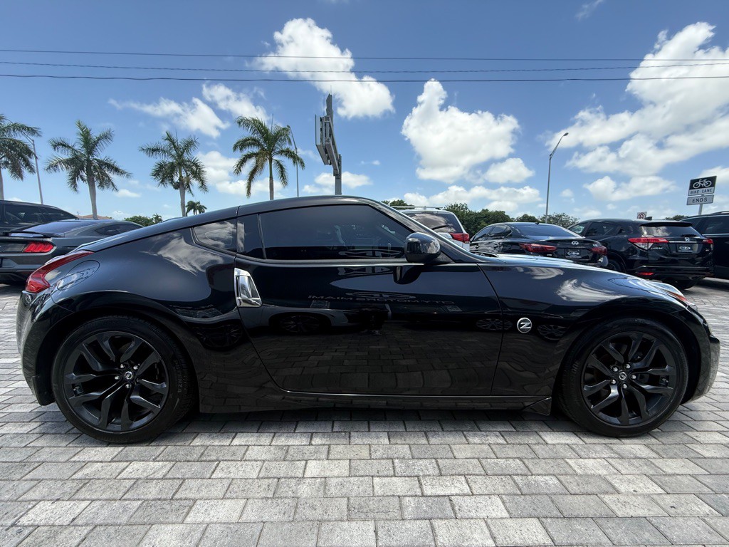 2018 Nissan 370Z Image 8