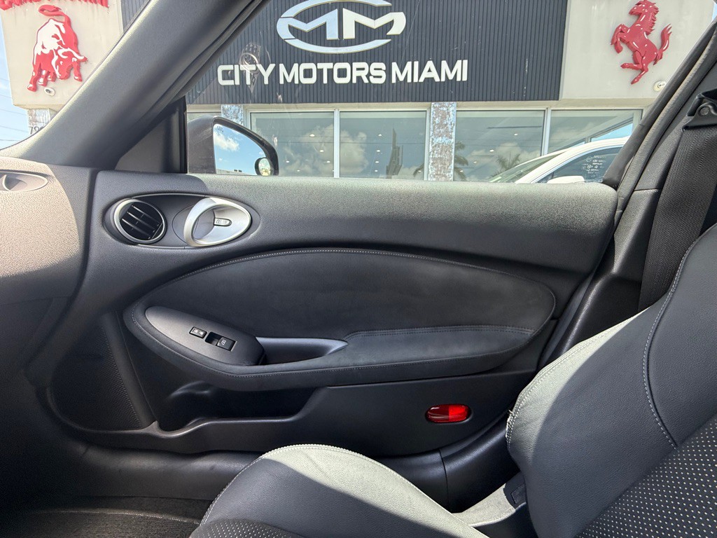 2018 Nissan 370Z Image 12