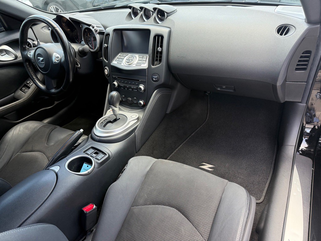 2018 Nissan 370Z Image 23